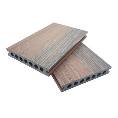 Sàn được thiết kế bằng sàn composite WPC Co 3 lớp 21x145mm