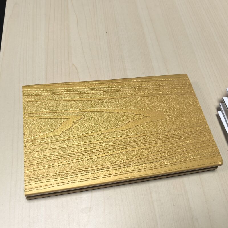 TẤM WPC KIM LOẠI VỚI SÀN VÀNG SANG TRỌNG PATINA GLIMMER