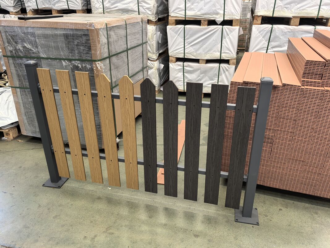 Ban công WPC Chống nước ngoài trời Lớp phủ cuối sàn WPC Composite Deck End Tấm ốp chân tường Tấm sàn WPC End