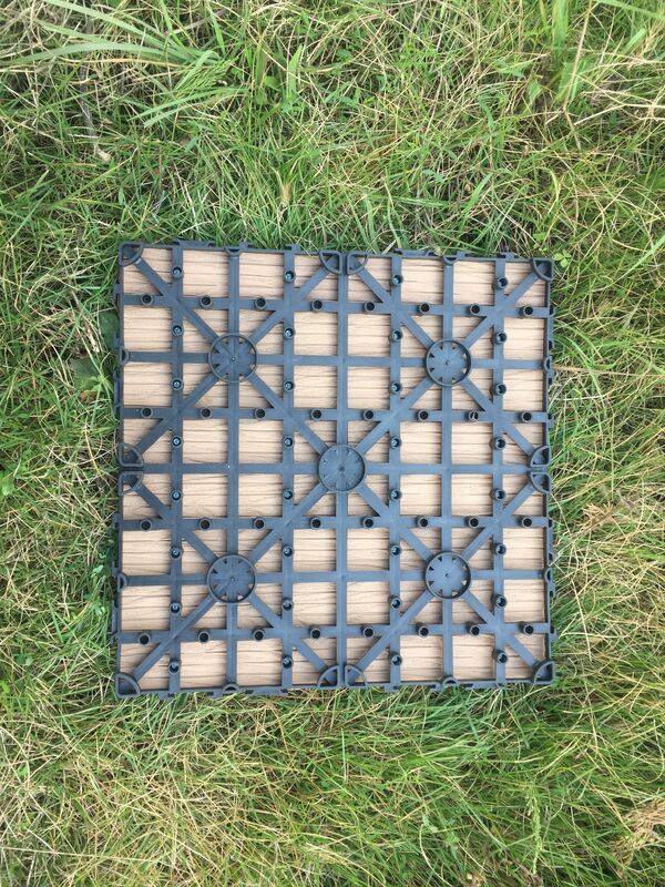 Gạch lát sàn WPC DIY 30 * 30CM Sàn gỗ tự nhiên ngoài trời cho sân trong nhà